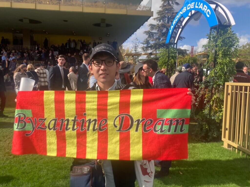 Japanese fans at Longchamp