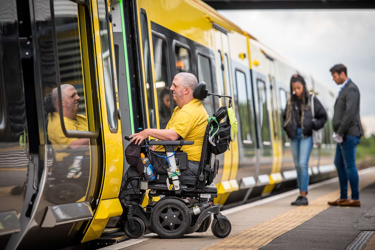 Sliding step technology on board the new trains