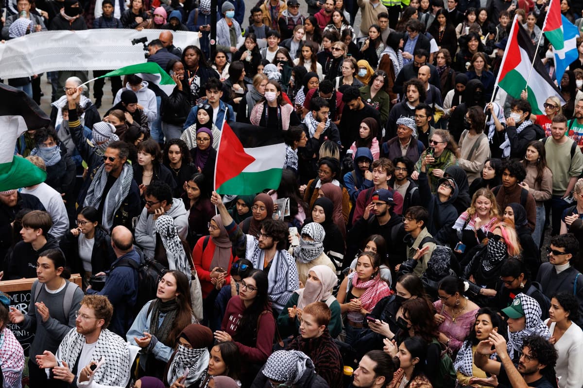 London protests RECAP: Tower Bridge blocked by pro-Palestine marchers on October 7 anniversary