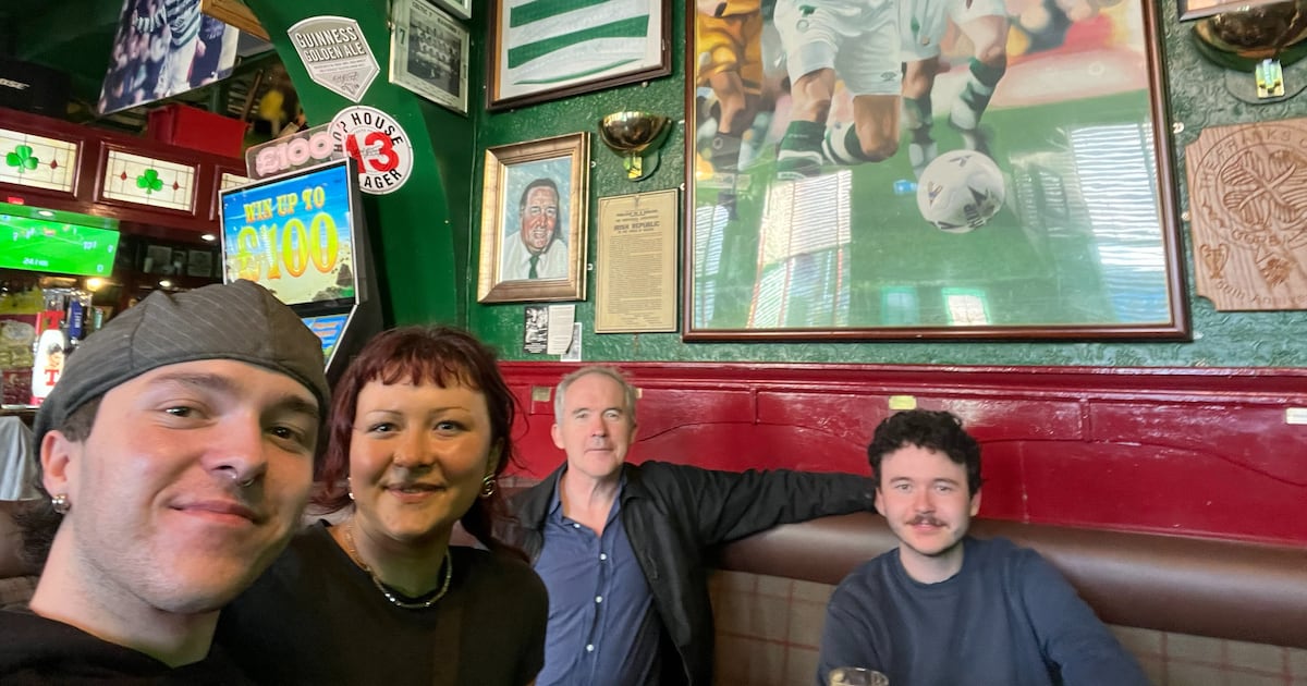Howya Heid? - Frank McNally on a visit to one of Glasgow’s toughest pubs – The Irish Times
