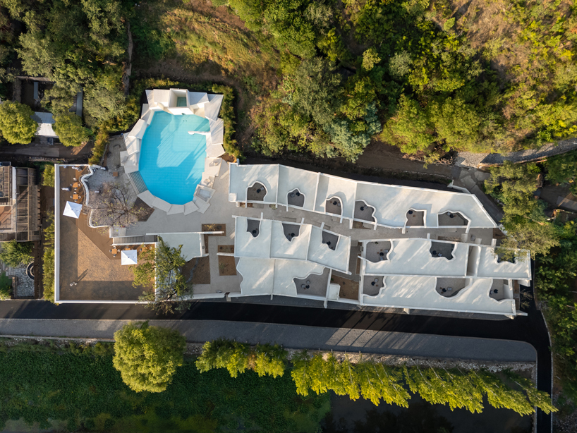 cluster of interwoven white courtyard houses reinterprets ancient kilns for resort in china
