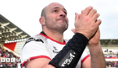 Rory Best applauds Ulster fans after his last game in Belfast