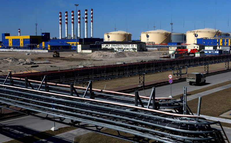 Russia’s oil exports from western ports to stay close to record high in October, sources say