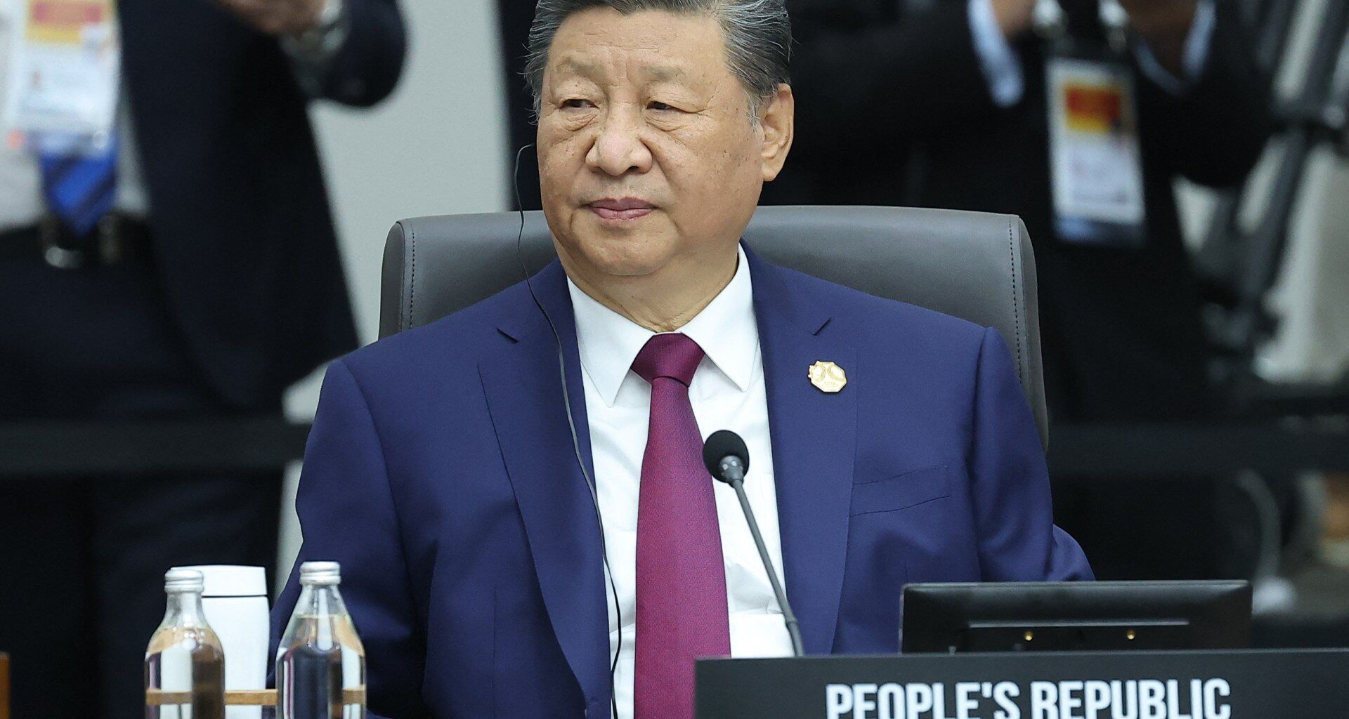 China’s Xi takes centre stage at APEC, meets leaders as Trump snubs forum | News