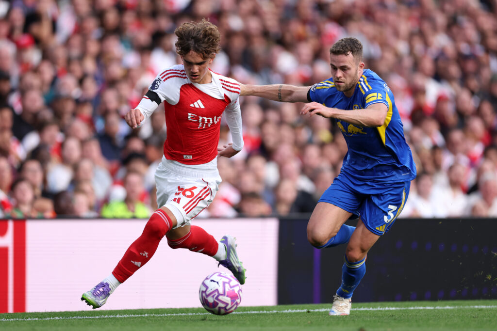 LONDON, ENGLAND - AUGUST 23: Max Dowman of Arsenal is put under pressure by Gabriel Gudmundsson of Leeds United during the Premier League match between Arsenal and Leeds United at Emirates Stadium on August 23, 2025 in London, England. (Photo by Justin Setterfield/Getty Images)
