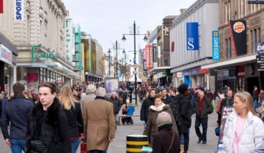 Stocks advance as UK retail sales rise for fourth consecutive month