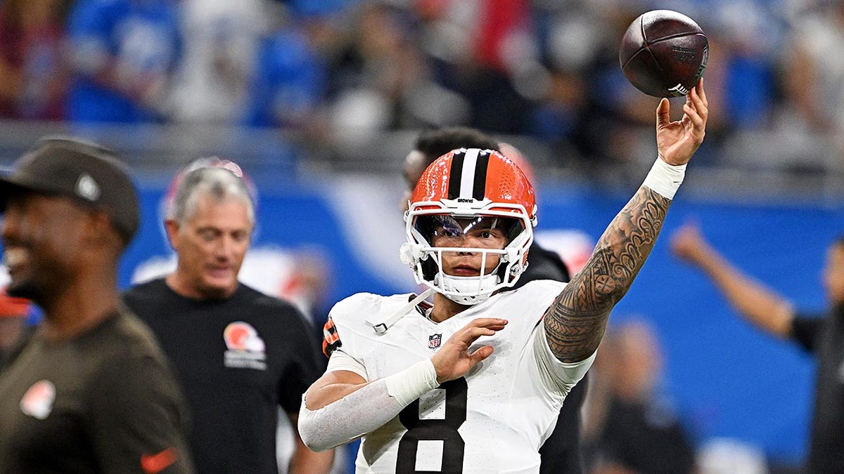 Dillon Gabriel throws