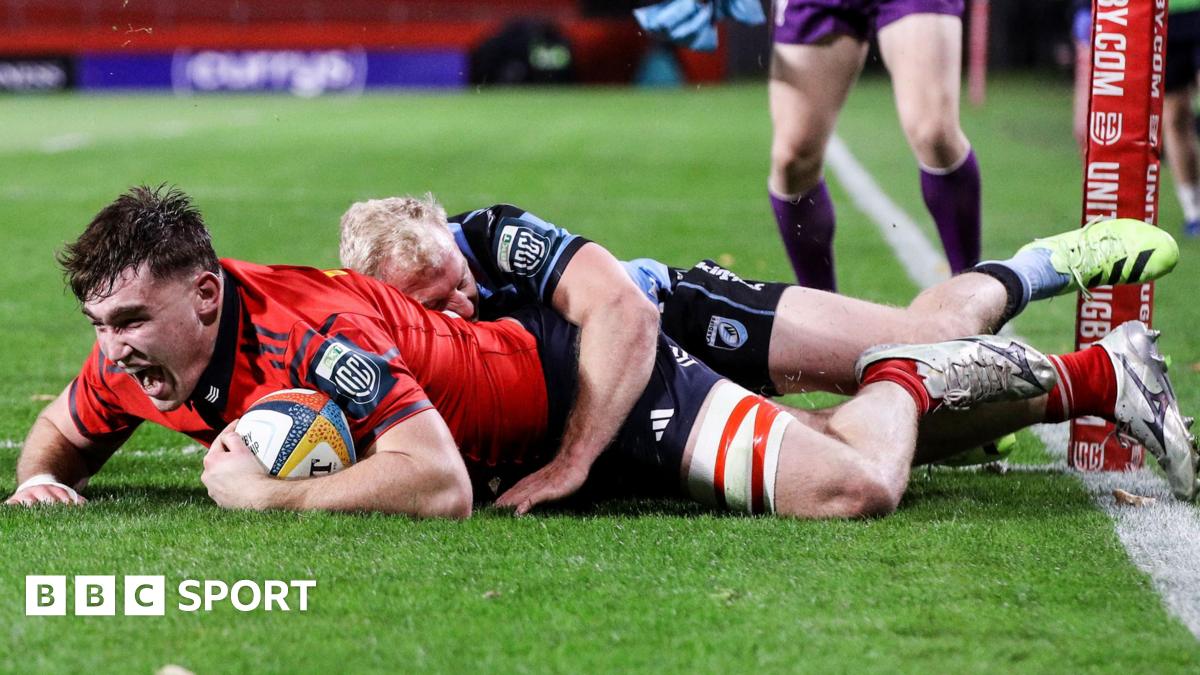 Ruadhan Quinn celebrates scoring a try