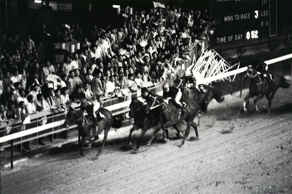 The first night race at the Happy Valley Racecourse, on October 17, 1973. Photo: SCMP Archives The first night race at the Happy Valley Racecourse, on October 17, 1973. Photo: SCMP Archives