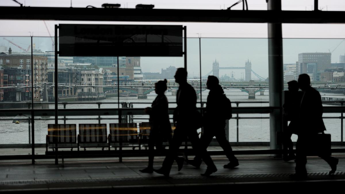 UK business confidence plunges to lowest level on record