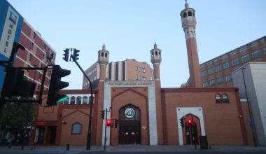 London mosque faces criticism over 'men and young girls only' charity fun run - London Evening Standard
