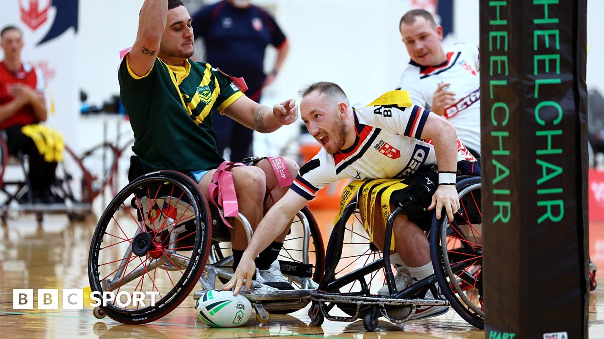 Nathan Collins scores a try