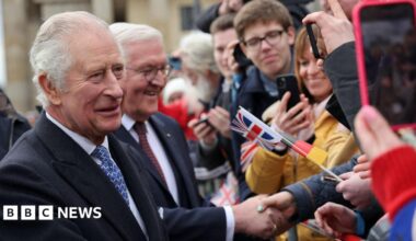 Thin, purple banner promoting the Royal Watch newsletter with text saying, “Insider stories and expert analysis in your inbox every week”. There is also a graphic of a fleur-de-lis in white.
