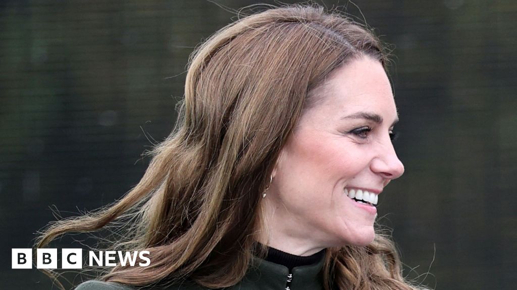 Royal couple meet trainee firefighters in NI