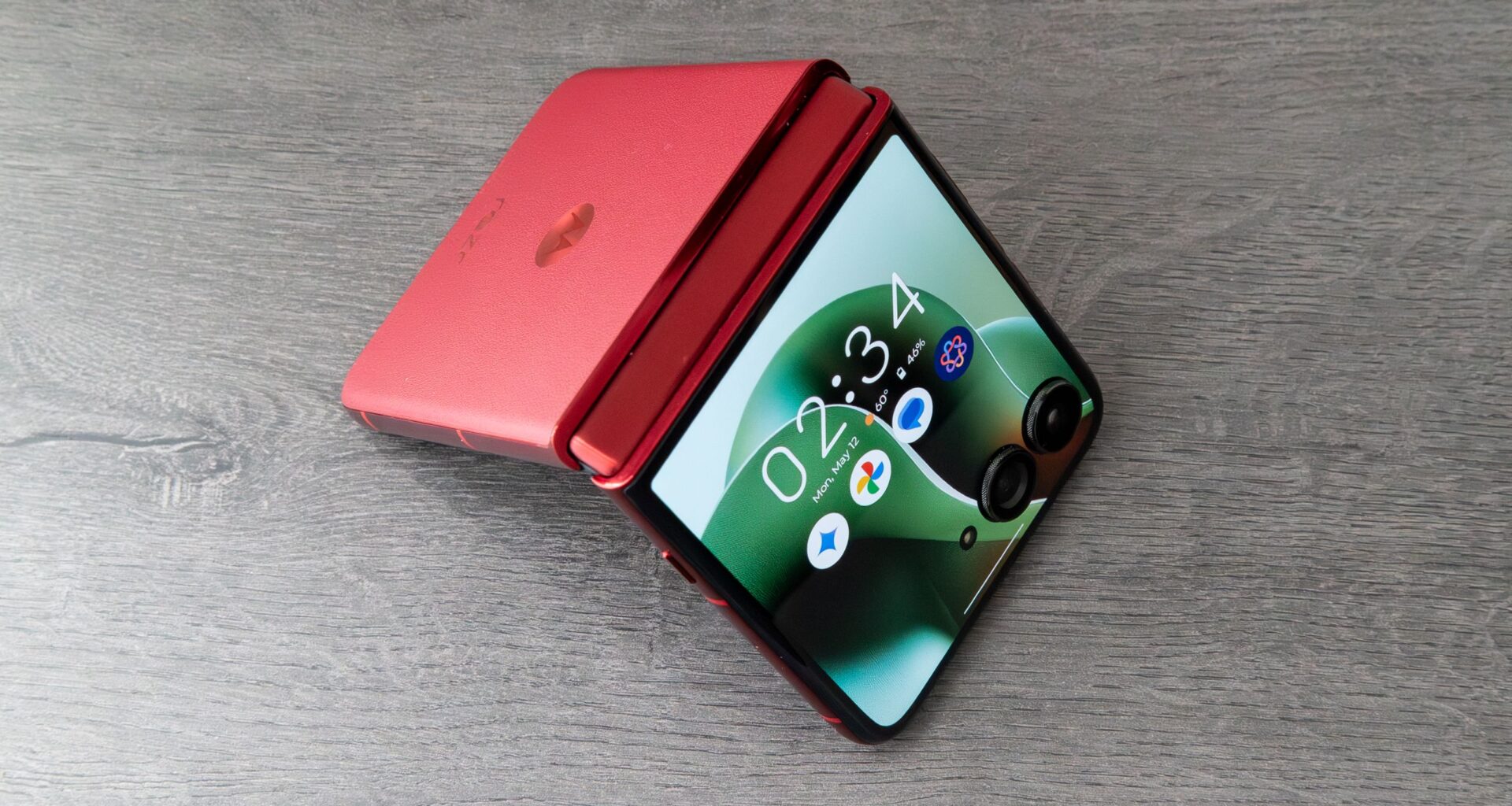 If you want a flip phone in the US, you really only have two main options, and the better one is already on sale. But here's why you still might wanna look at the other option...