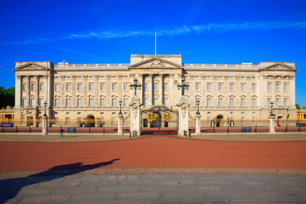 Frontal view on Buckingham Palace... frontal view on buckingham palace