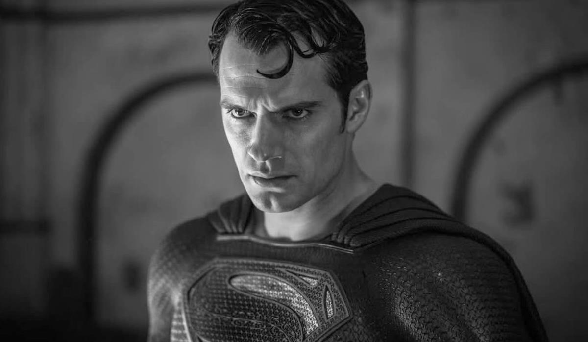 "Henry Cavill Is Superman" - Zack Snyder Shares New Shot Of Cavill's Man Of Steel From BATMAN V SUPERMAN