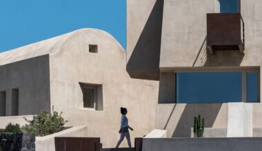 Eight monolithic houses coated in earth-toned plaster and render
