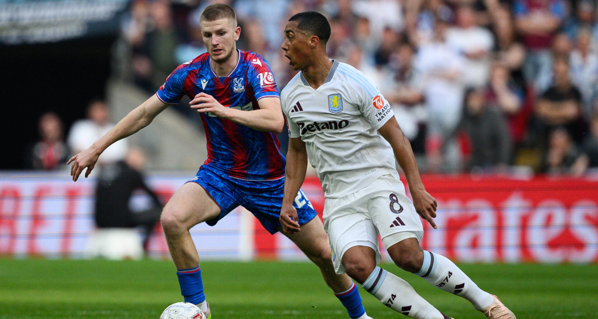 Romano issues update around Wharton Manchester United link