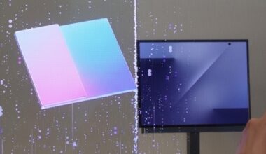 Samsung steals the show at APEC venue with its 1st triple-folding smartphone