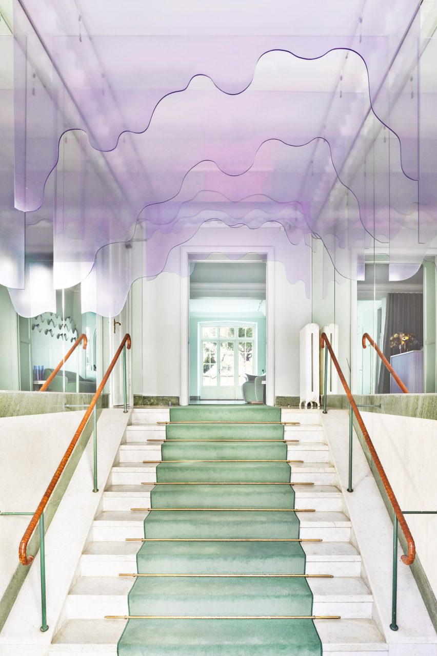 Pastel plastic installation