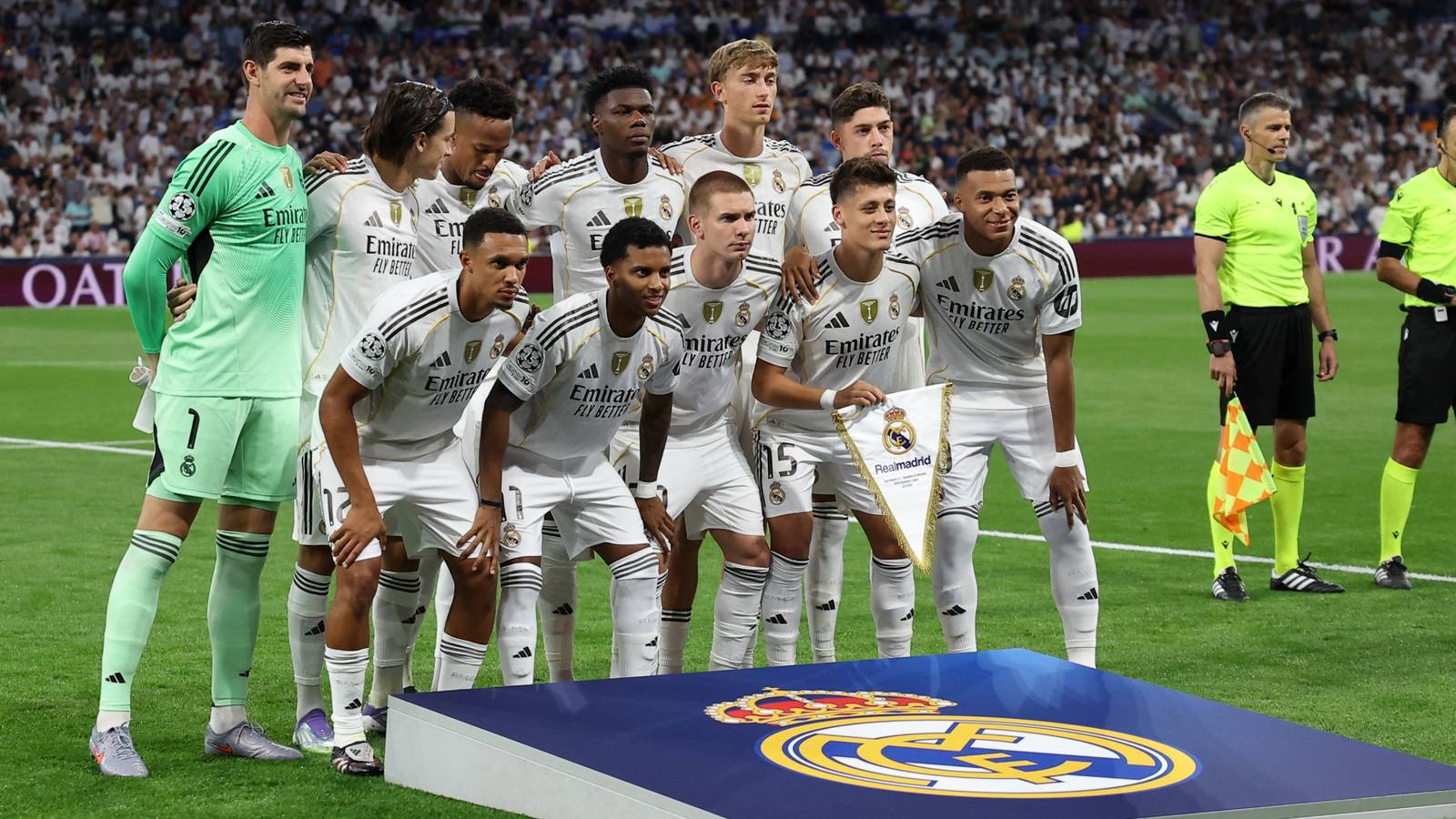 Carragher tells Slot to copy Real Madrid amid current Liverpool "problem"