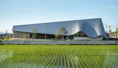 atelier nagara tops office in hashima, japan with rippling rooftop