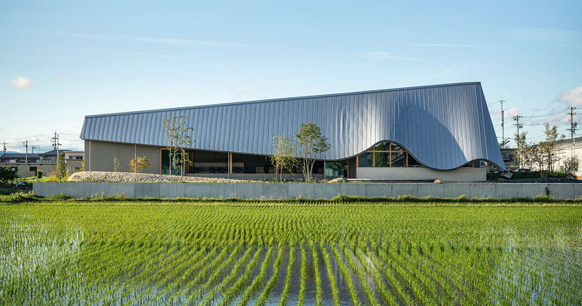 atelier nagara tops office in hashima, japan with rippling rooftop