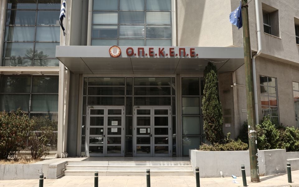 Greece faces deadline over delayed farm payments