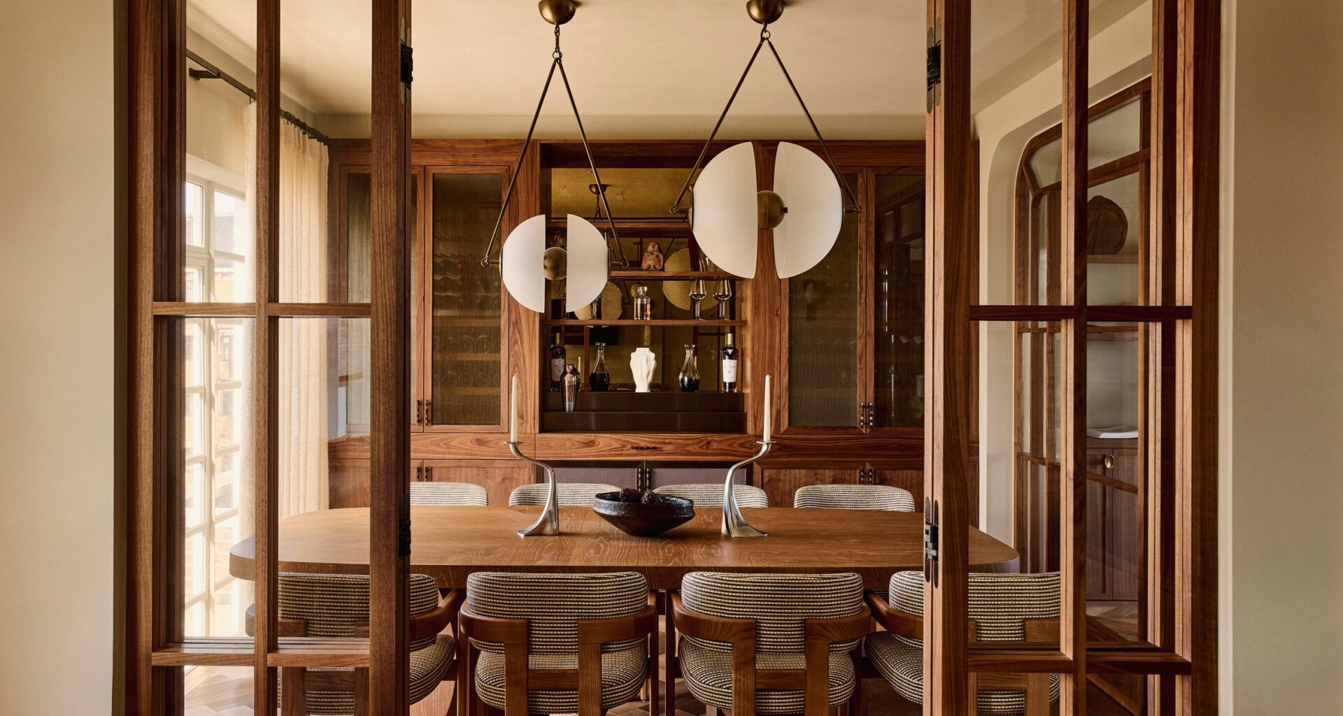 Uncanny Studio revamps and reconnects rooms within London penthouse