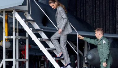 See Kate Middleton Expertly Navigate Stairs Backwards in Stilettos
