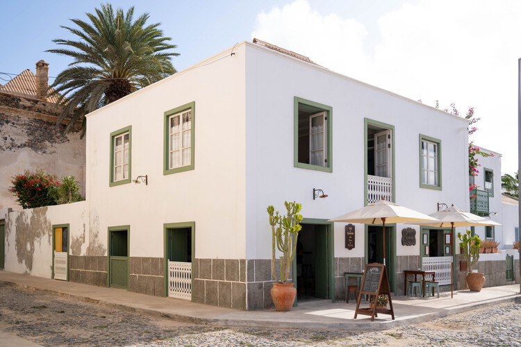 Casa Sodade / estudio treze. - Exterior Photography, Table, Chair