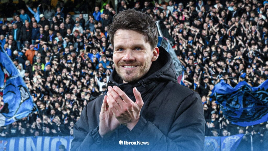 Danny Rohl applauding at Ibrox