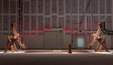 rope machine by conrad shawcross weaves cords on its own