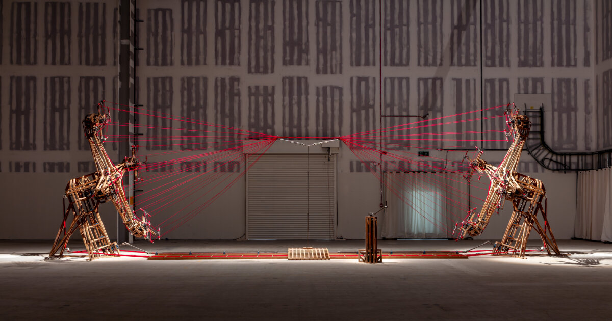 rope machine by conrad shawcross weaves cords on its own