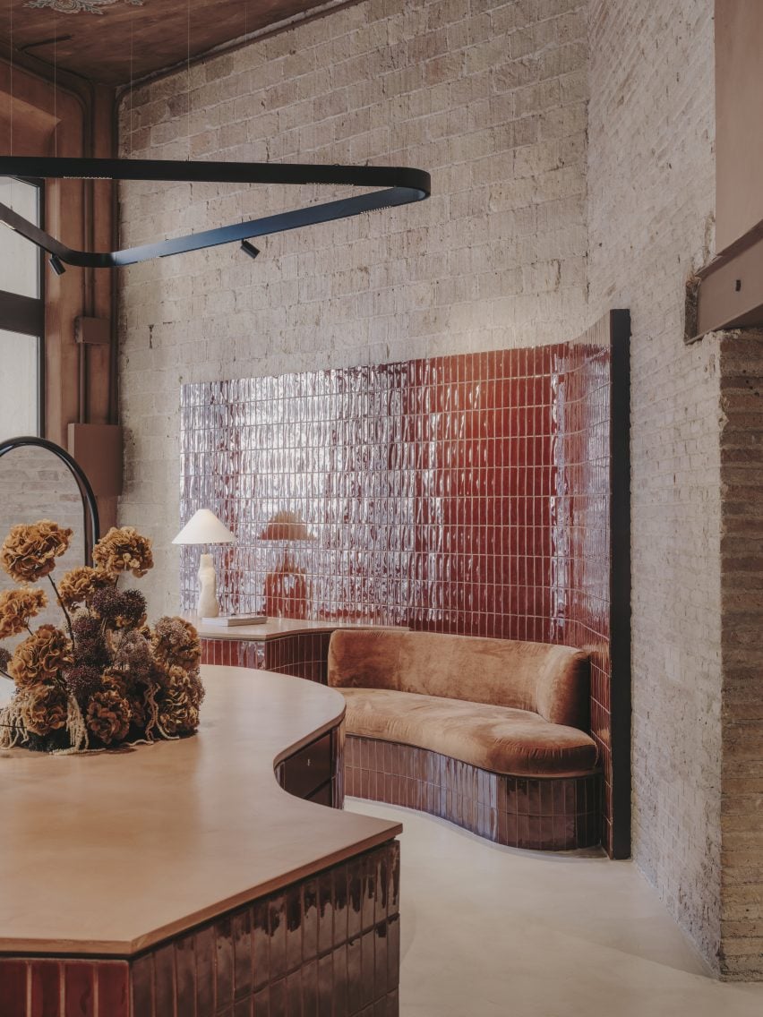 Hair salon with copper tiles
