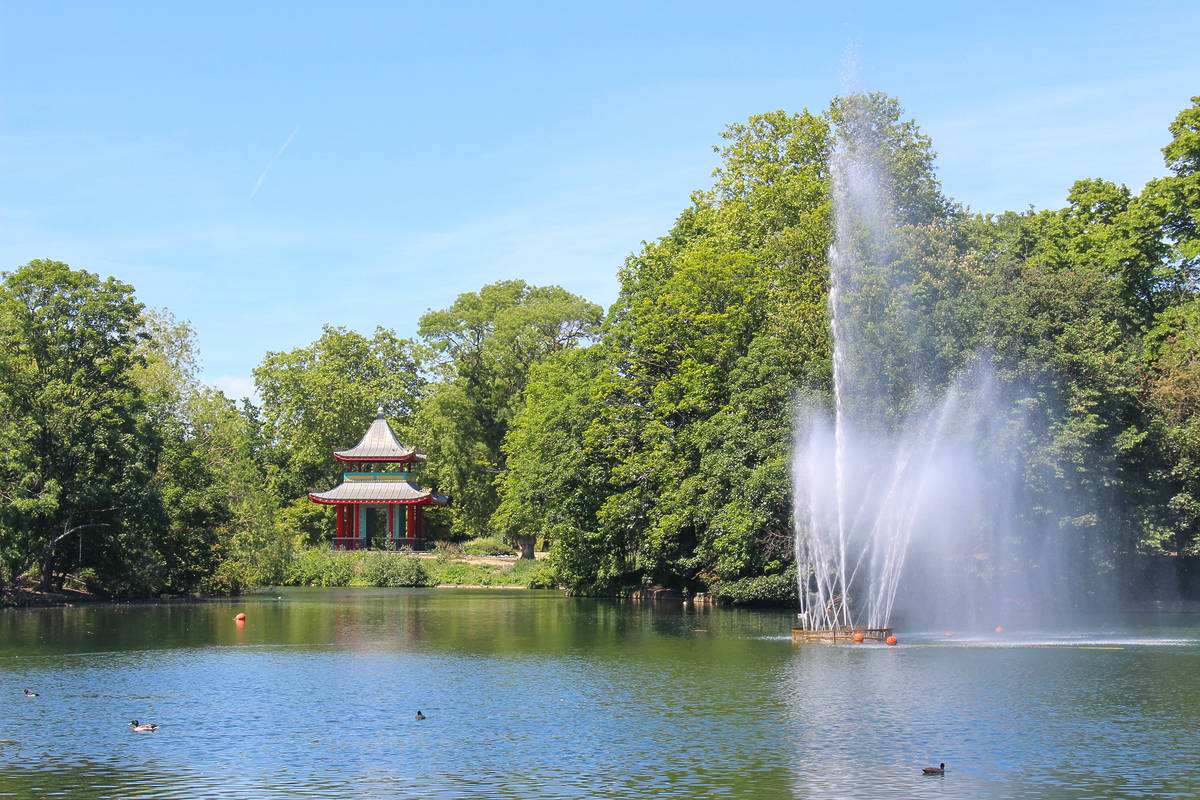Chinese Pagoda and fountain in Victoria Park