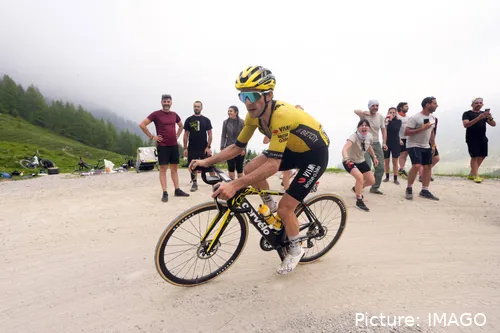 Simon Yates on Colle delle Finestre