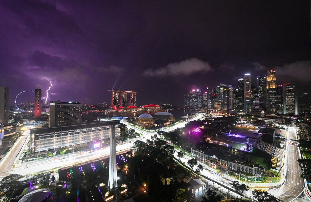 Singapore GP road circuit overview illuminated at night