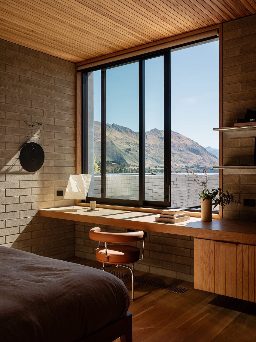 SKI House by Roberts Gray Architects