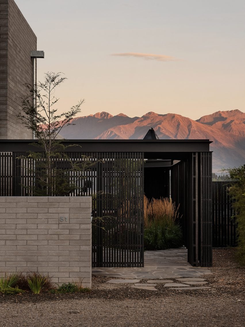 SKI House by Roberts Gray Architects