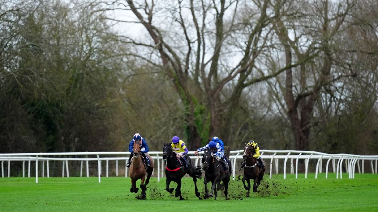 Uttoxeter is all set to host live racing on Wednesday