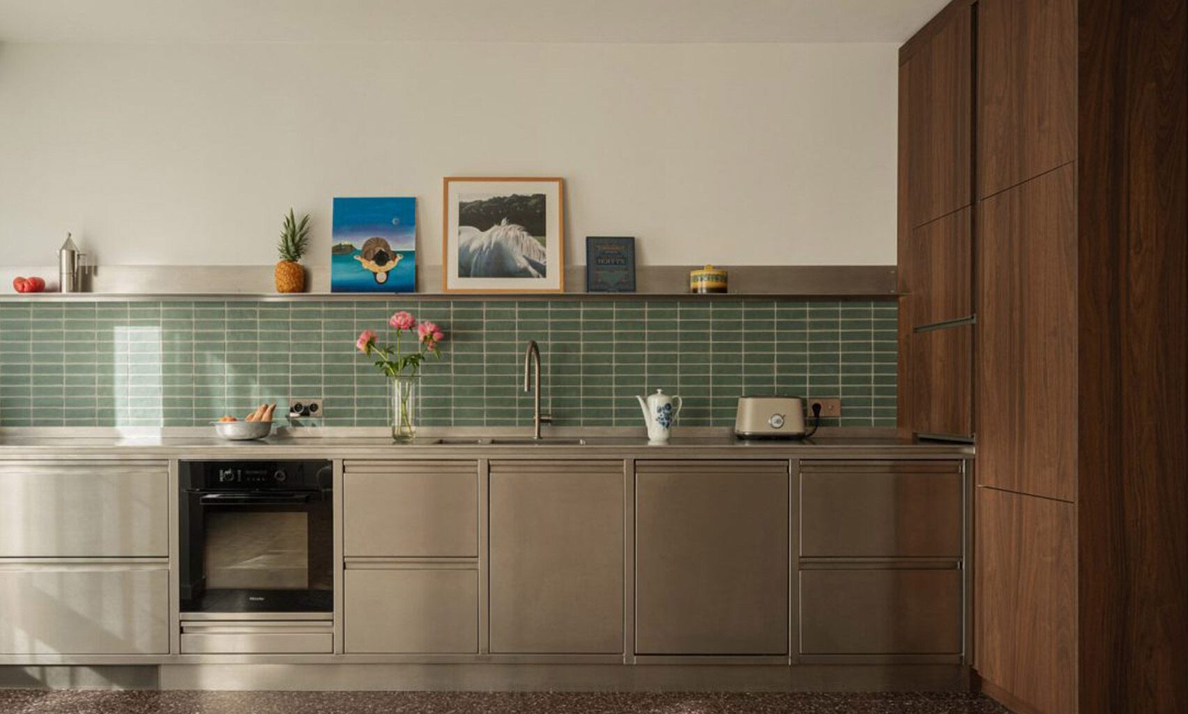 Weinbenami renovation "maintains soul" of modernist Antwerp apartment