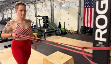 4 ways to fix 'tech neck,' according to a physical therapist