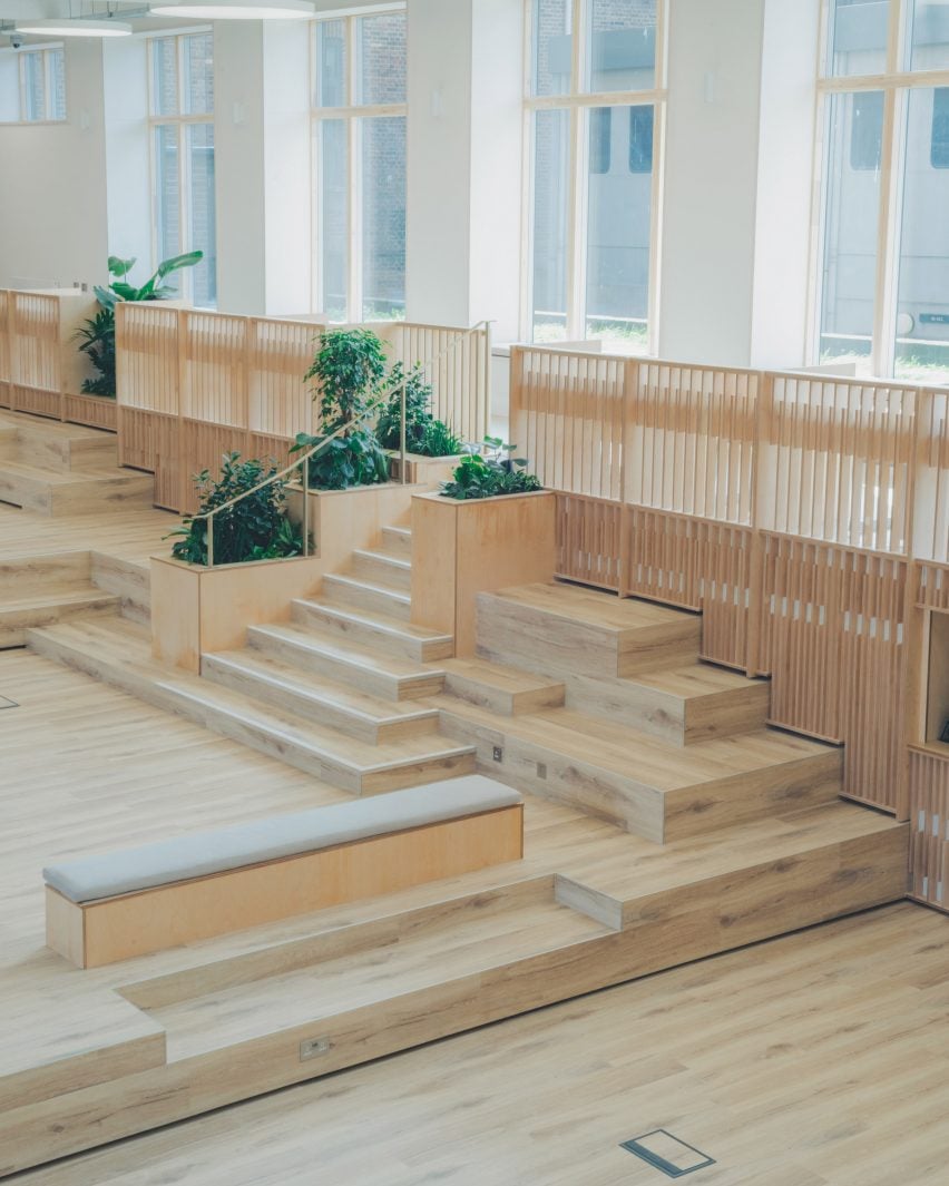 Flexible teaching space in old swimming pool