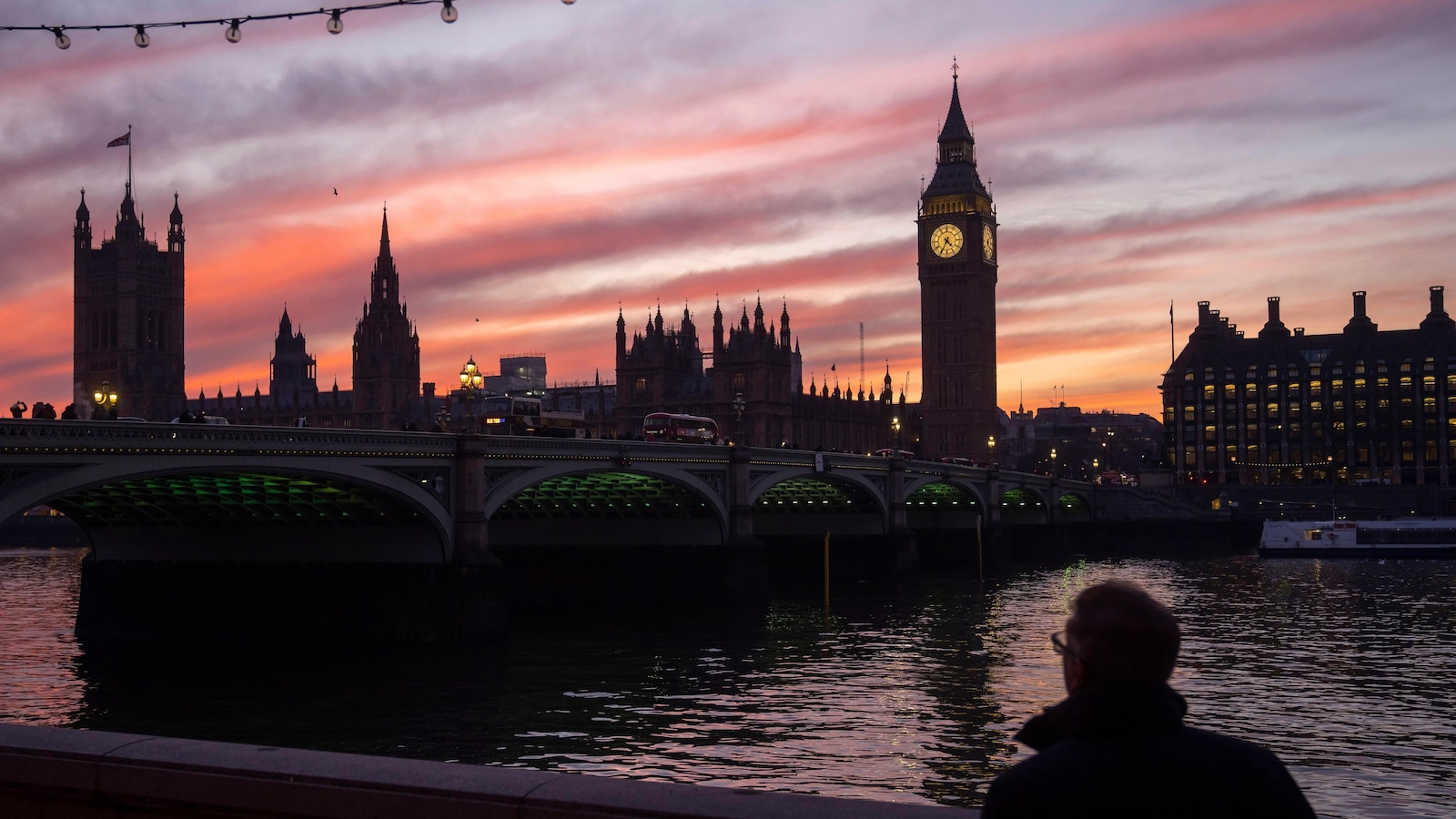 Why the time difference between the US and Europe will be one hour shorter this week