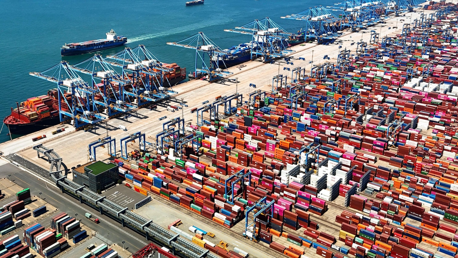 China hits US ships with retaliatory port fees before trade talks