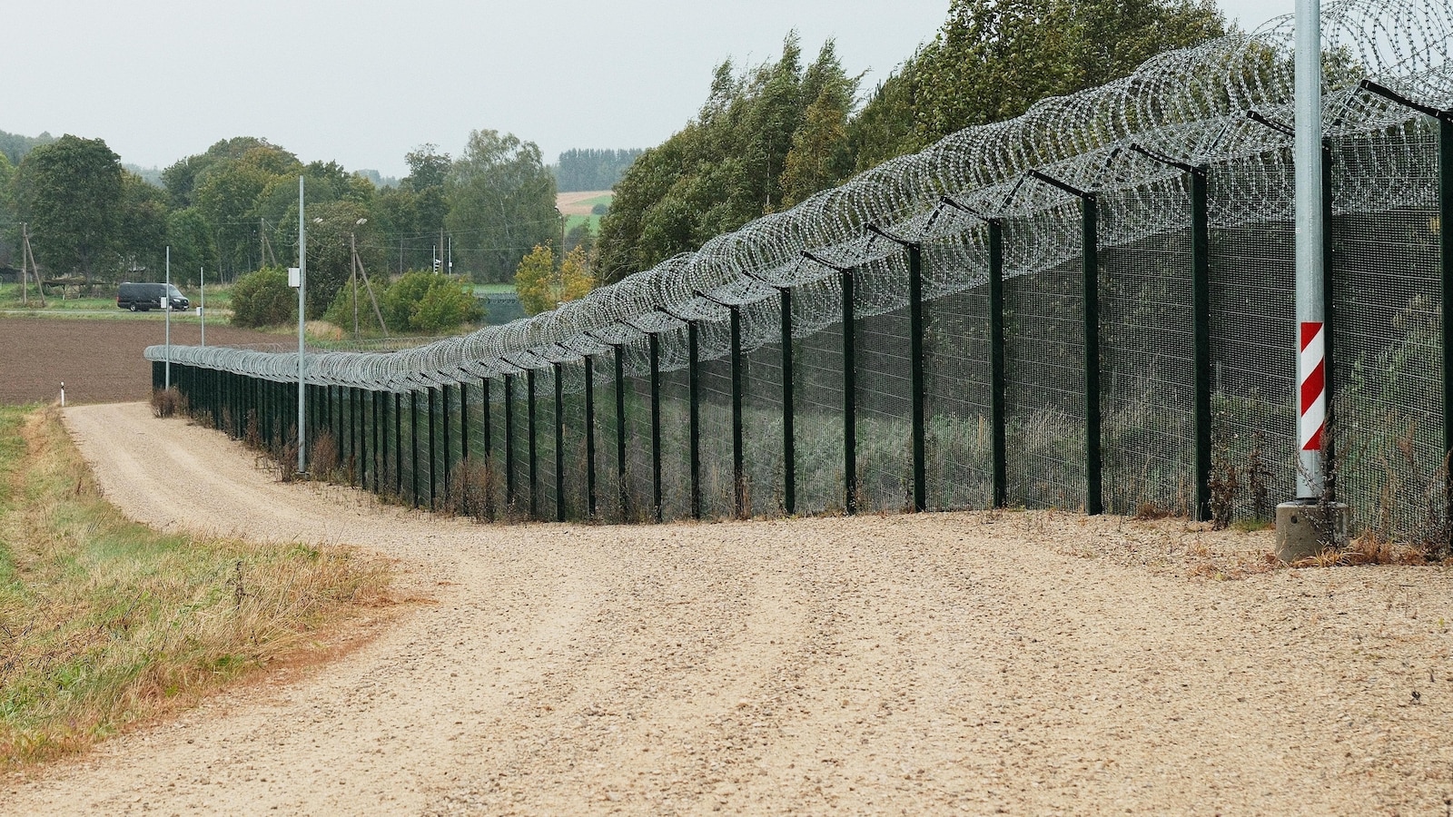 Estonia closes road through Russian territory due to presence of Russian troops