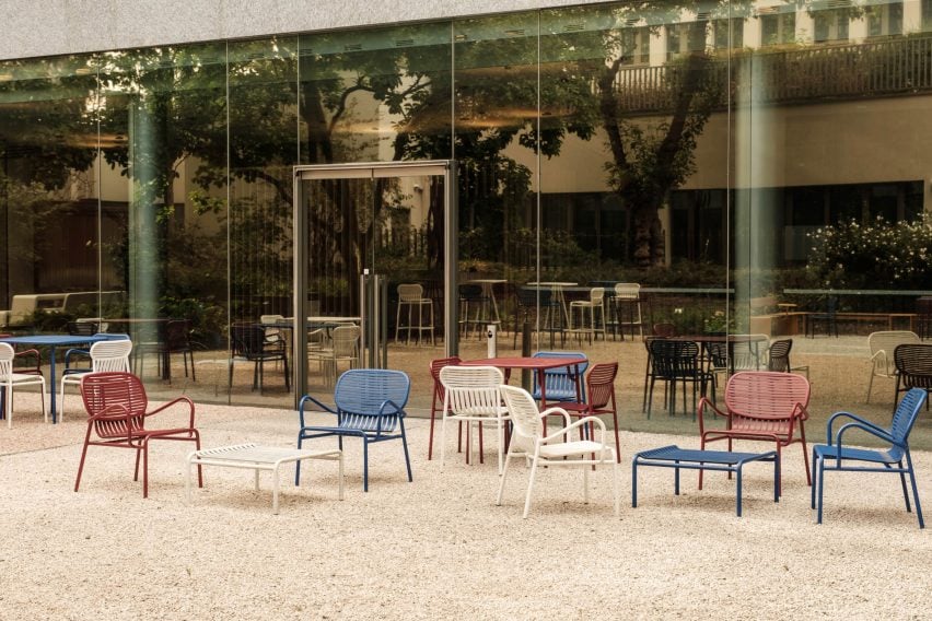 Office courtyard with red, blue and white chairs
