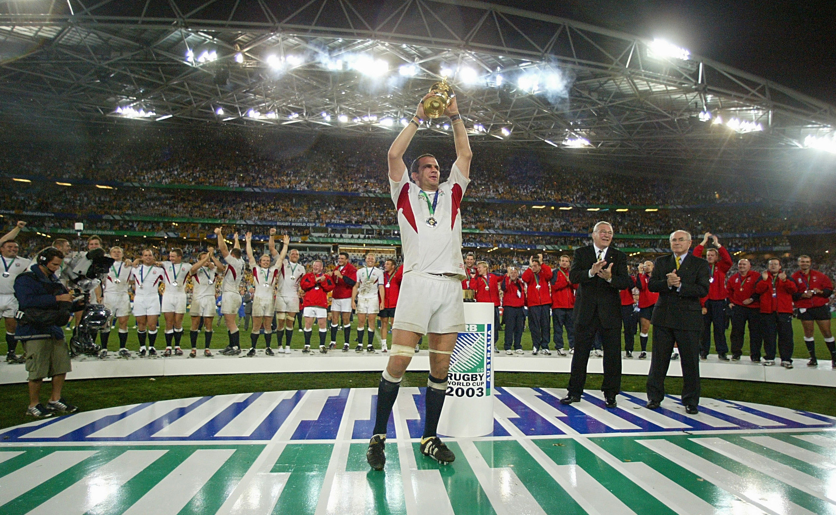 Martin Johnson holding aloft the William Webb Ellis trophy after England's victory in the Rugby World Cup Final.